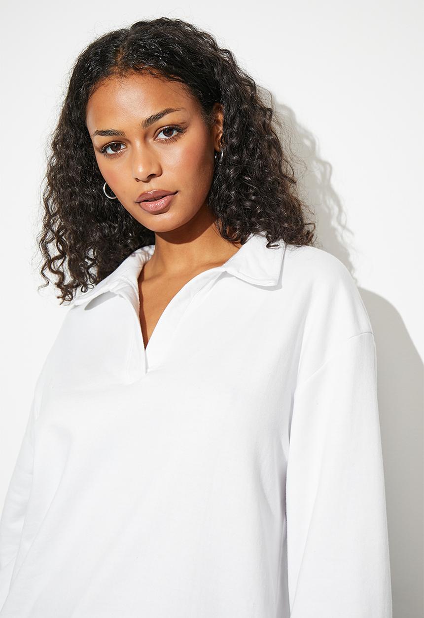 Superbalist - Longer length collared sweat - white
