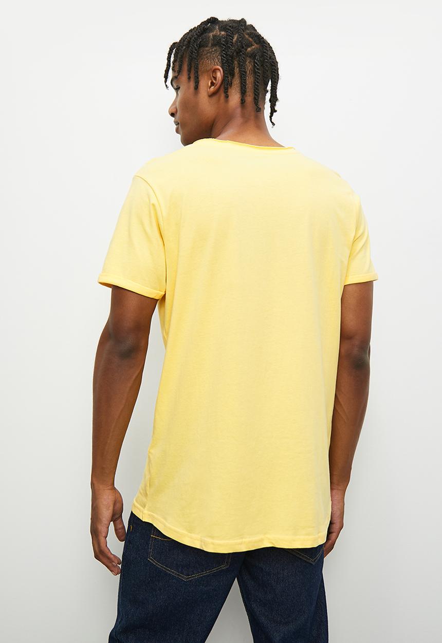 STYLE REPUBLIC - Slash raw edge curved hem pocket tee - yellow