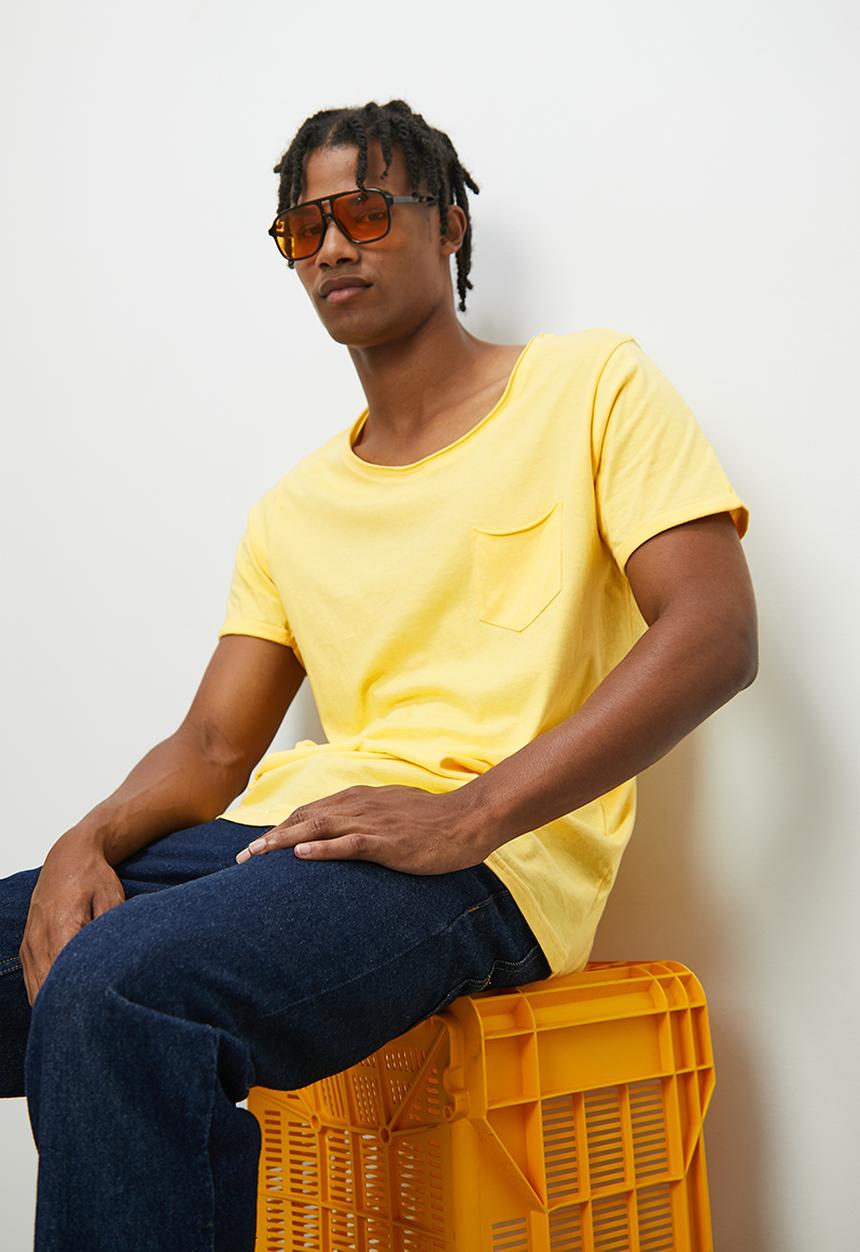 STYLE REPUBLIC - Slash raw edge curved hem pocket tee - yellow