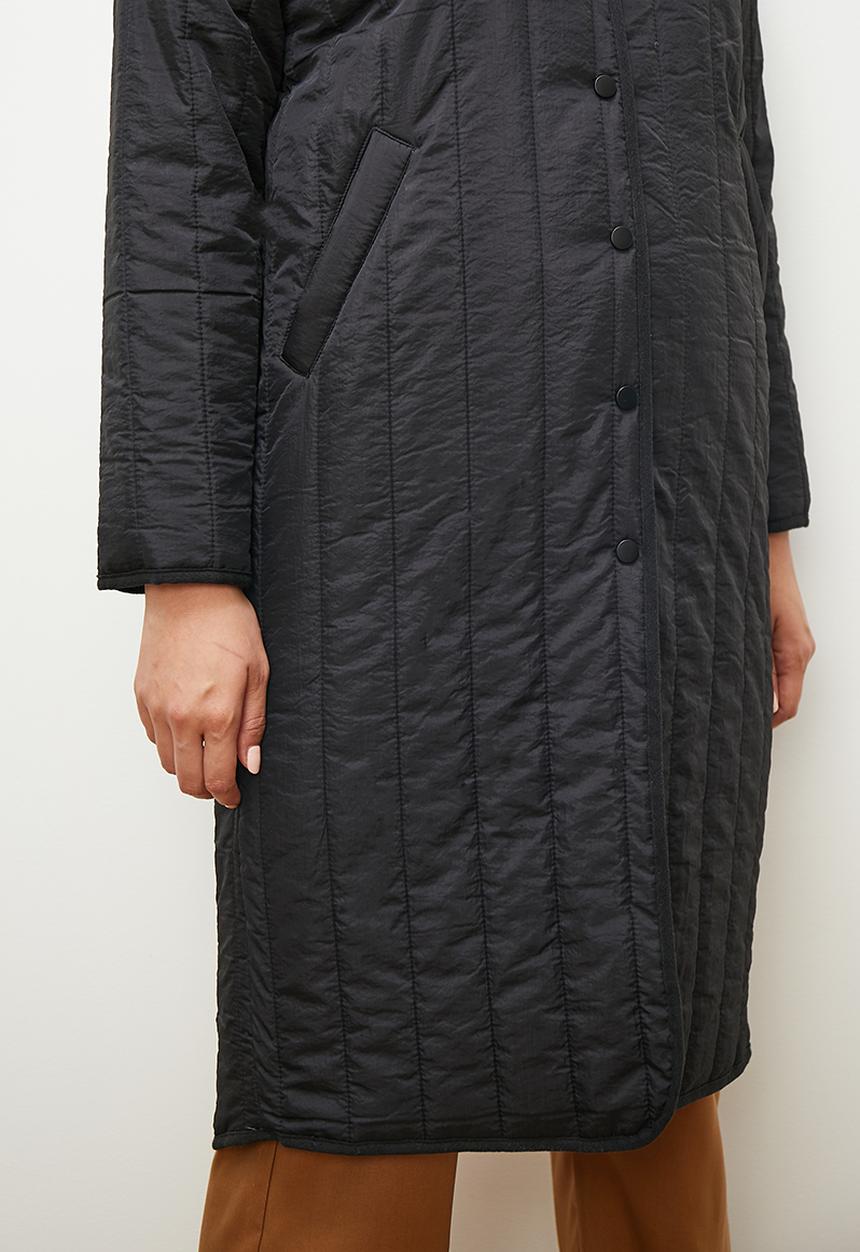 edit - Collarless puffer coat - black