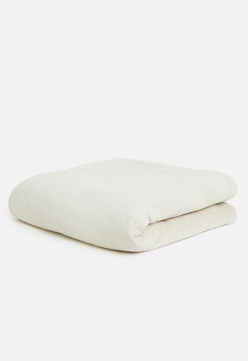 Sixth Floor - Coral fleece throw - antique white