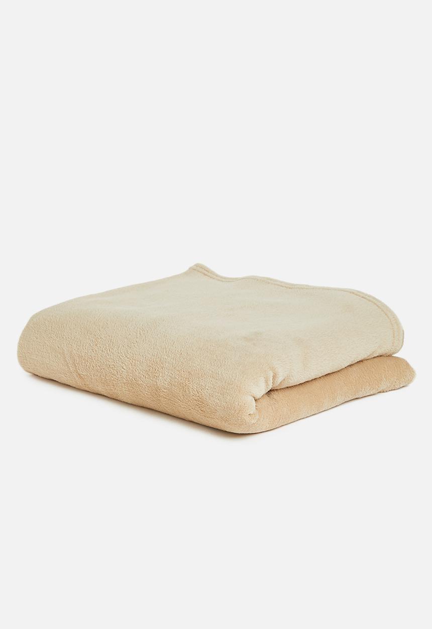 Sixth Floor - Coral fleece throw - irish cream