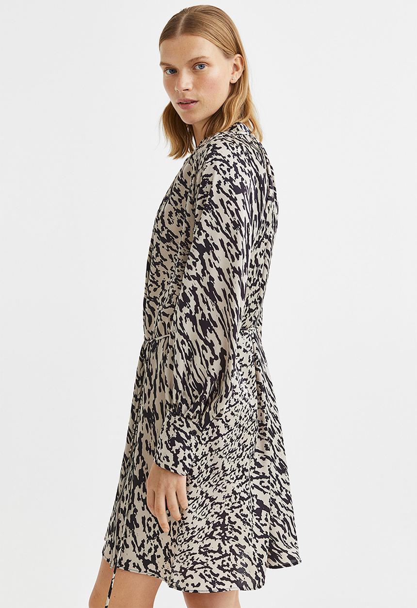 H&M - Short satin dress - light beige/patterned