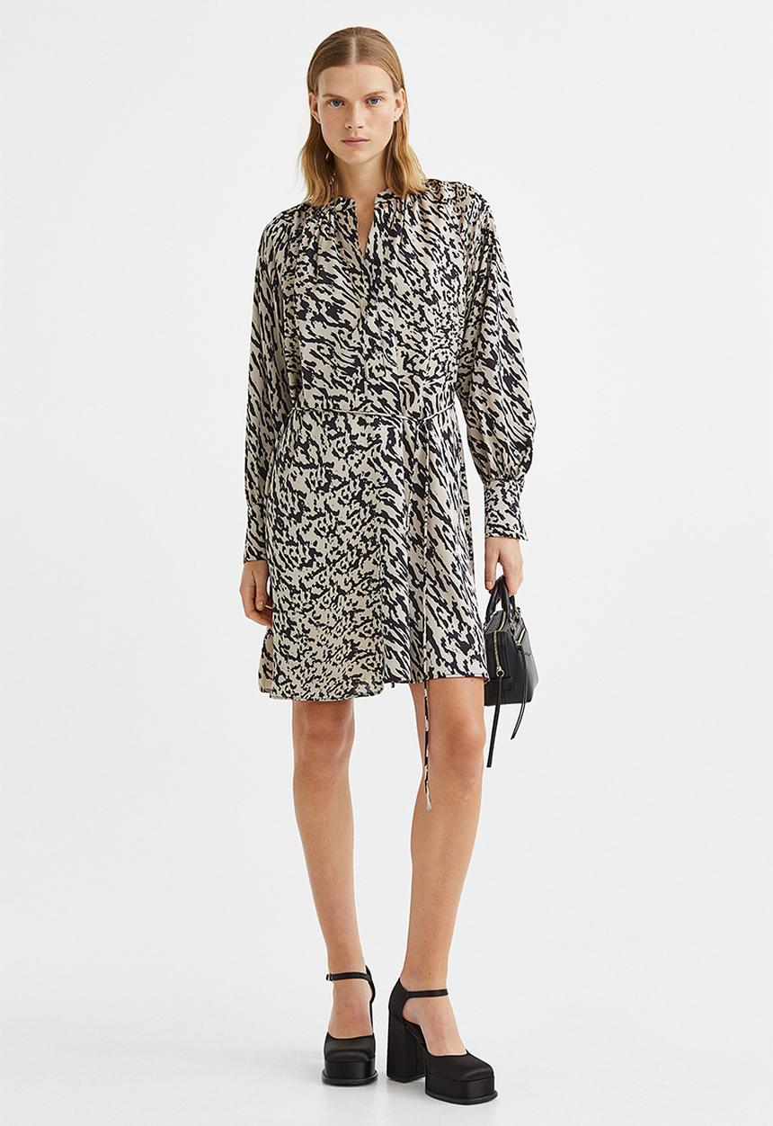 H&M - Short satin dress - light beige/patterned
