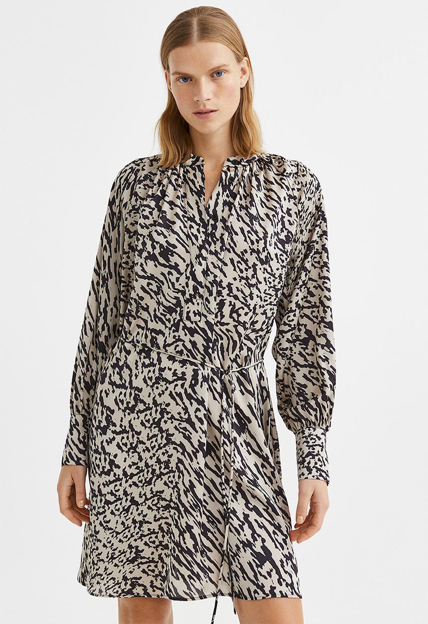 H&M - Short satin dress - light beige/patterned