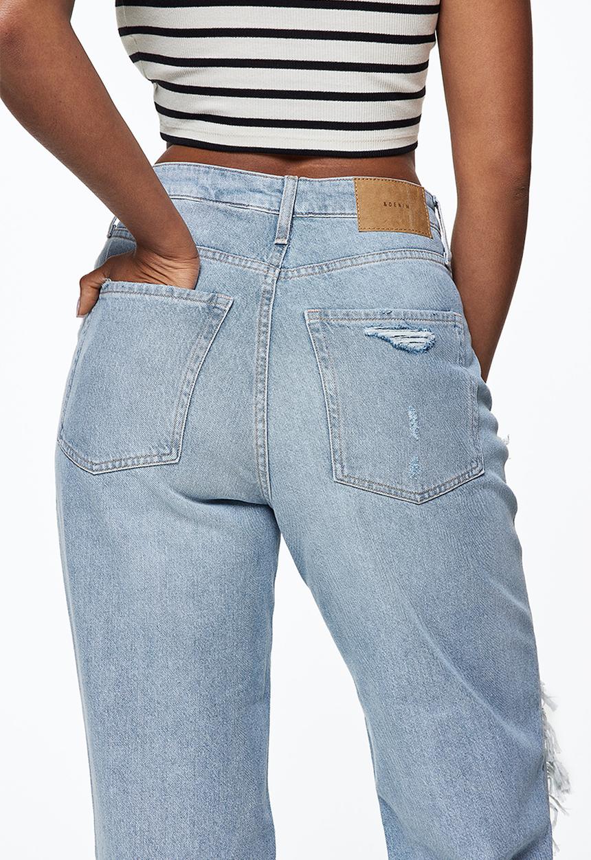 H&M - Curvy fit mom ultra high ankle jeans - light denim blue