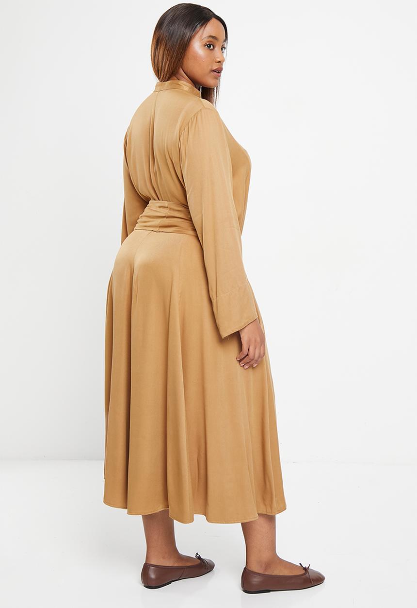 AMANDA LAIRD CHERRY - Plus akasia dress - camel