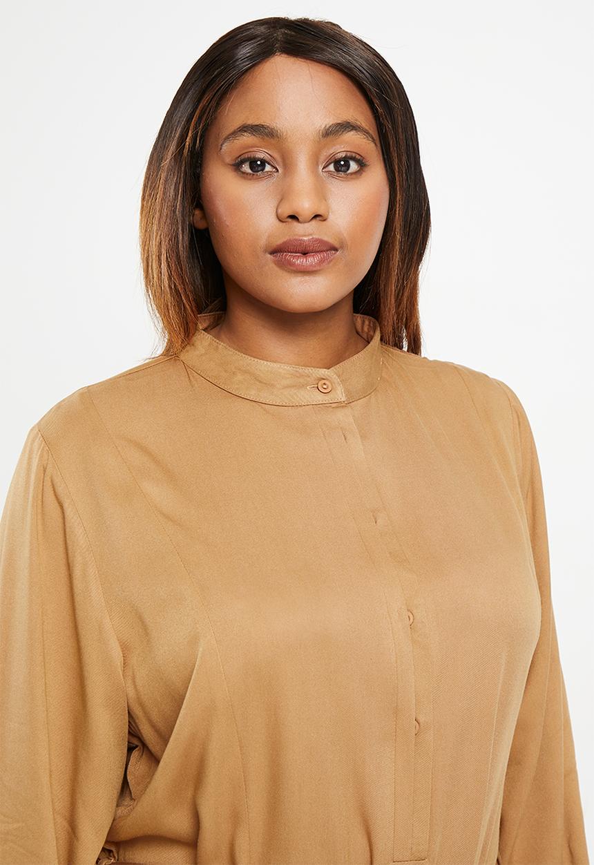 AMANDA LAIRD CHERRY - Plus akasia dress - camel