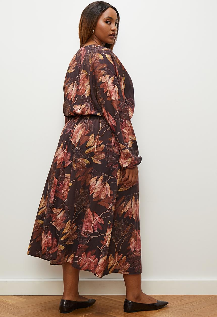 edit Plus - Dolman sleeve sot waist midi dress - autumn leaves