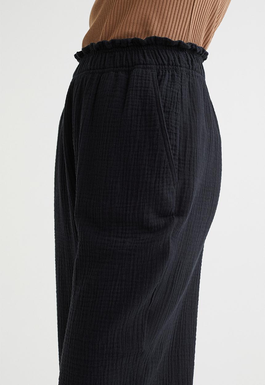 H&M - Crinkled cotton trousers - black