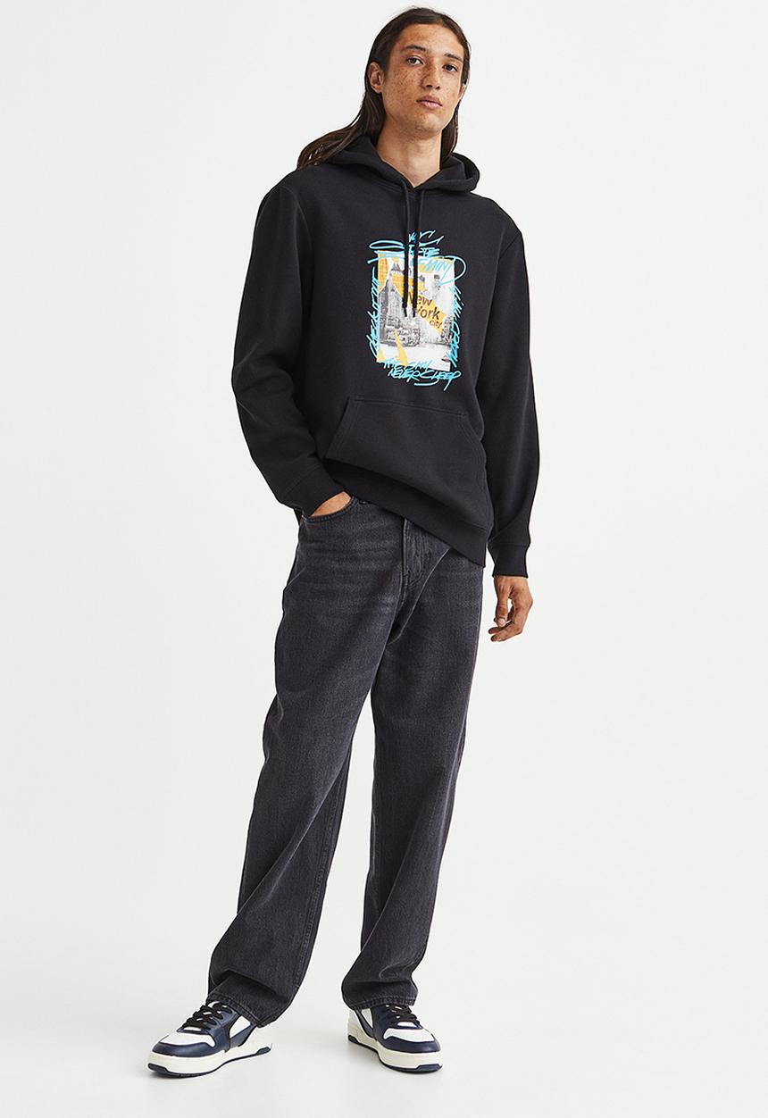 H&M - Regular fit hoodie - black/new york