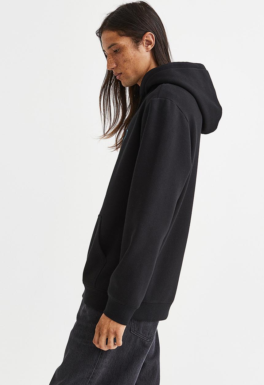 H&M - Regular fit hoodie - black/new york