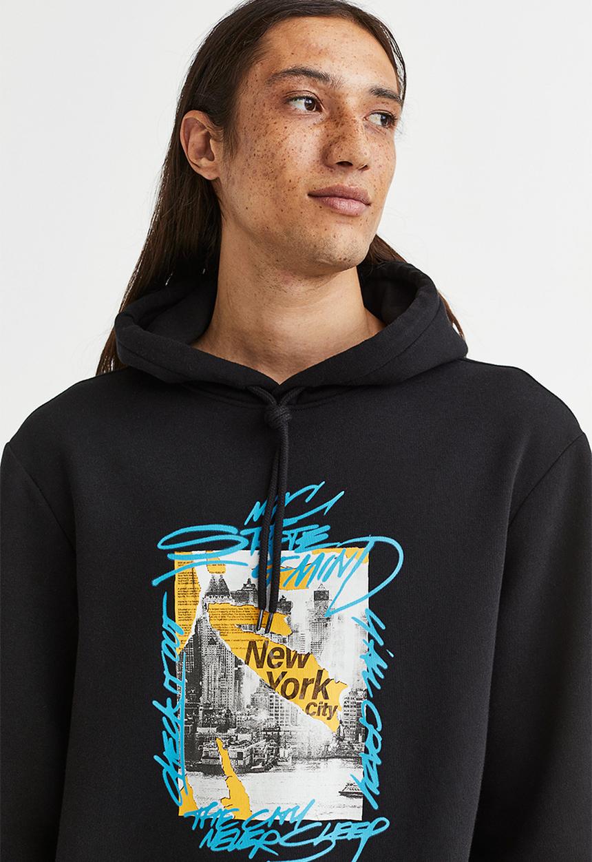 H&M - Regular fit hoodie - black/new york
