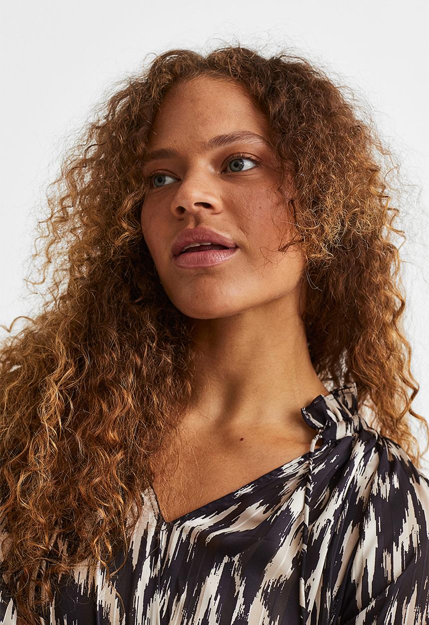 H&M - Tie-detail blouse - black/patterned