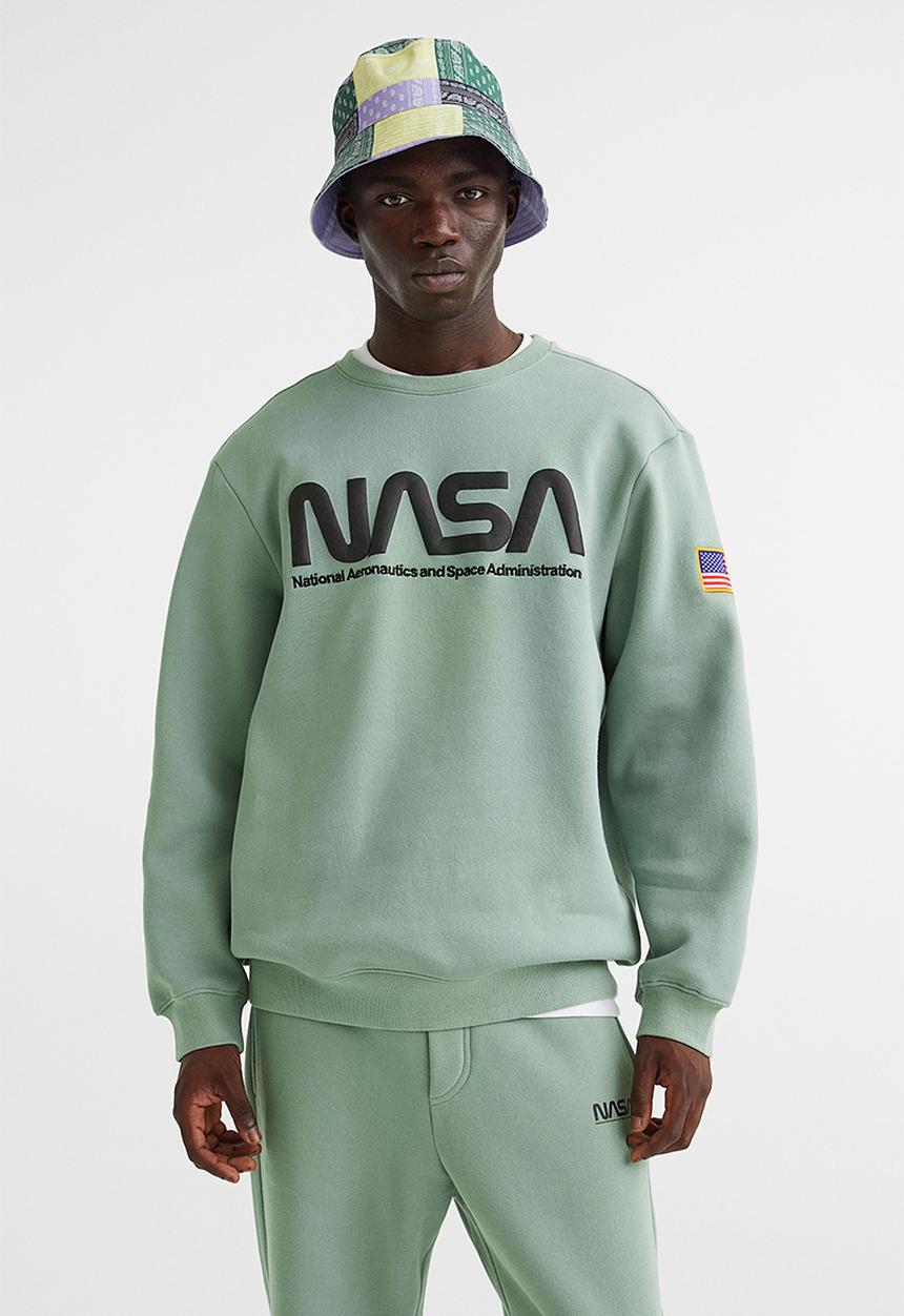 H&M - Printed sweatshirt - light green/nasa