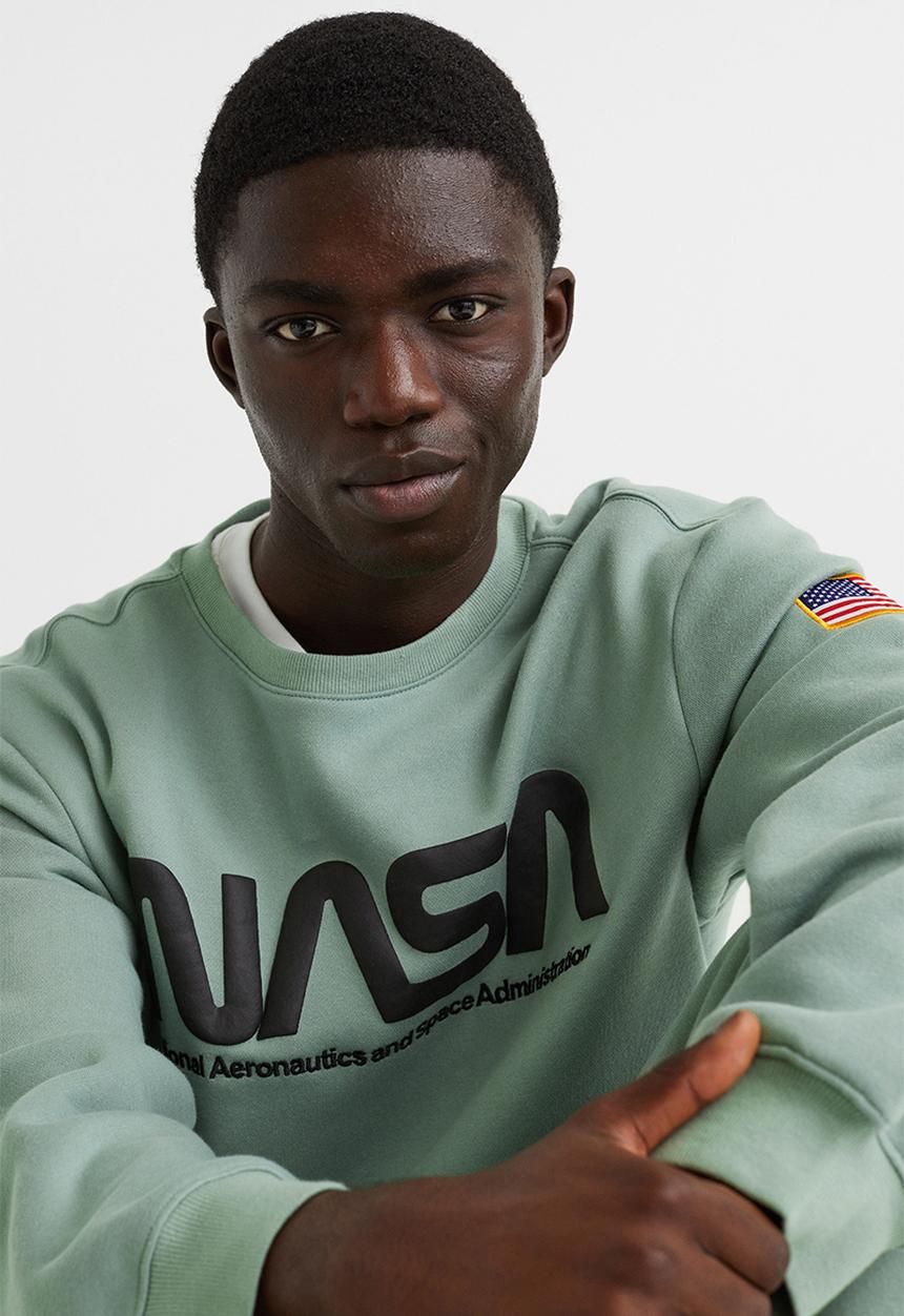 H&M - Printed sweatshirt - light green/nasa