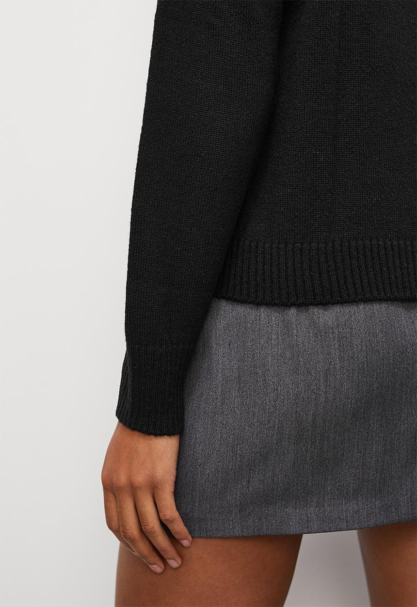 Blake - Meet & greet funnel neck - black