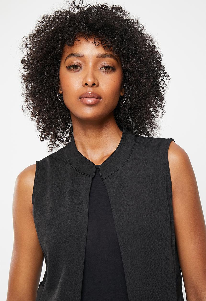 Stella Morgan - Sleeveless edge to edge jacket - black