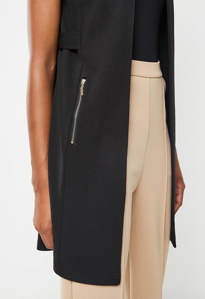 Stella Morgan - Sleeveless edge to edge jacket - black