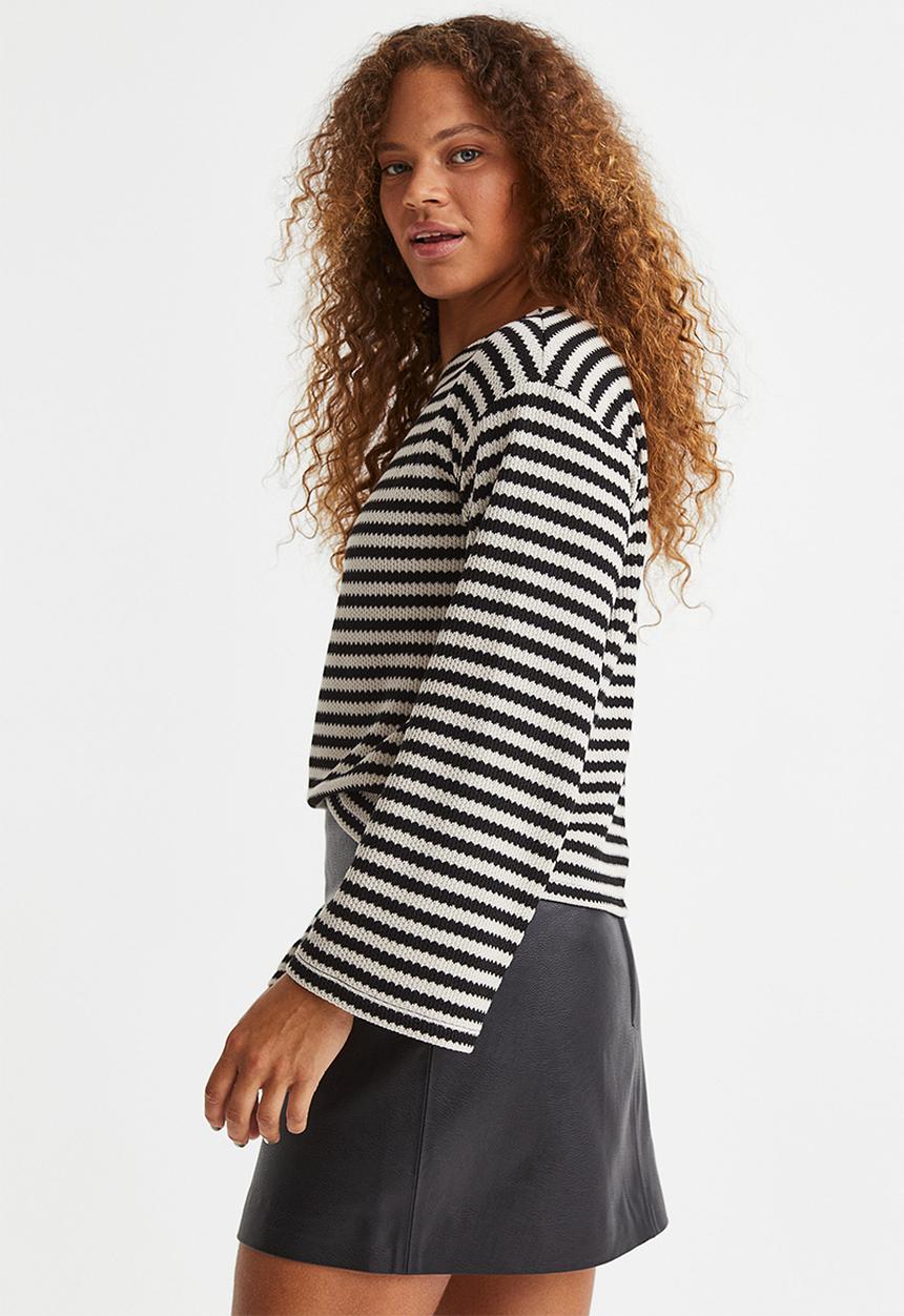 H&M - Knitted boxy-style jumper - light beige/striped