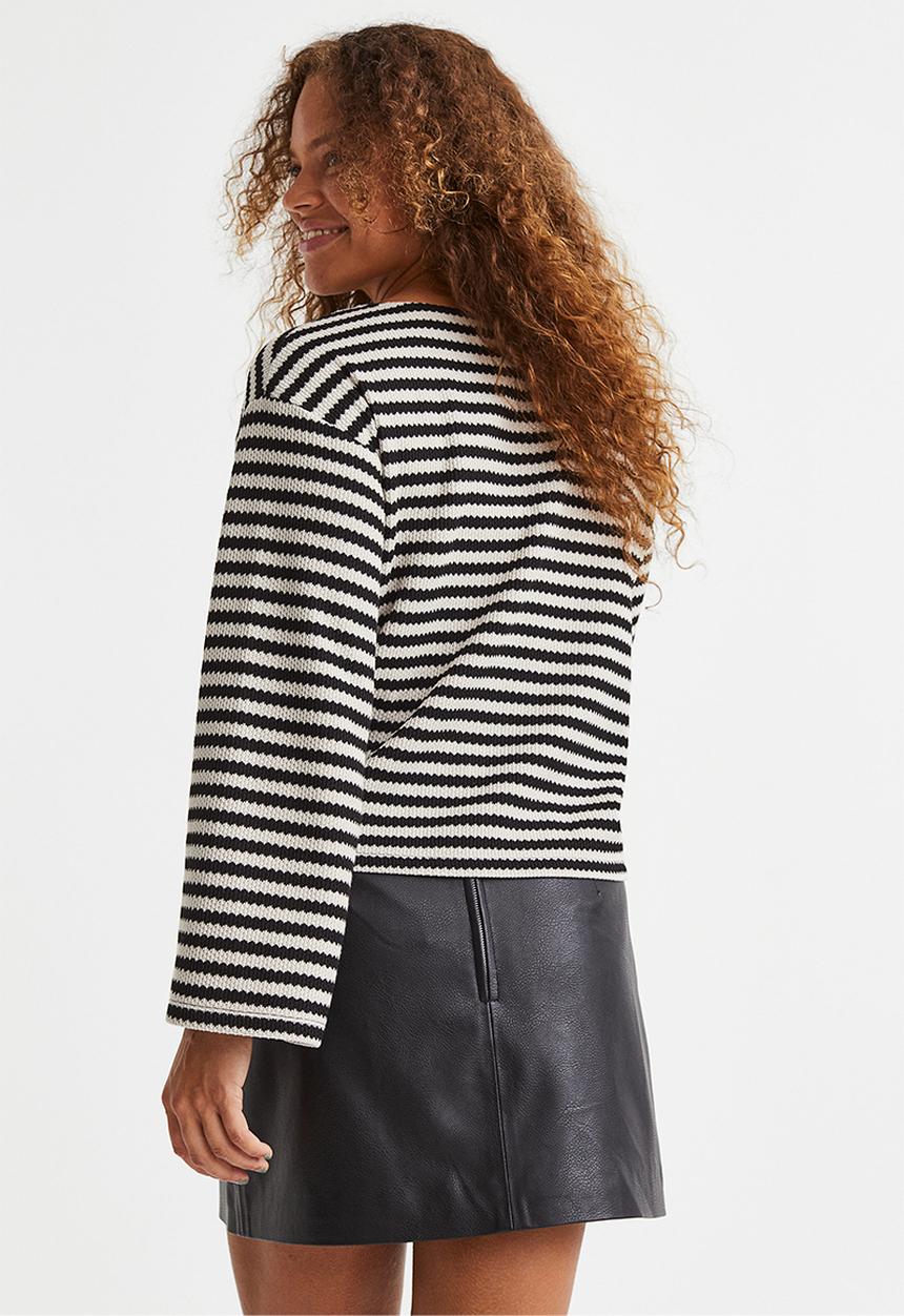 H&M - Knitted boxy-style jumper - light beige/striped
