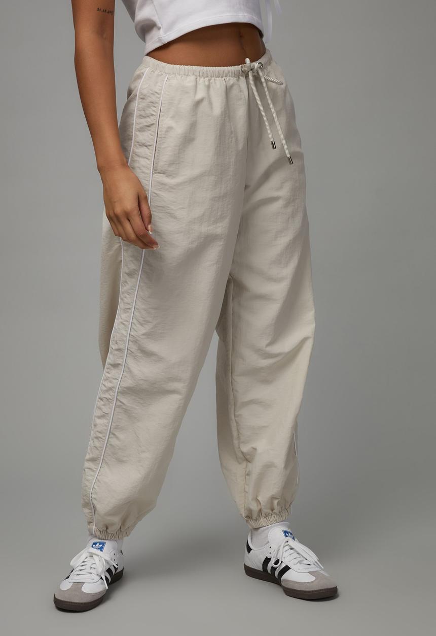 Factorie - Relaxed lightweight track pant - light stone/white