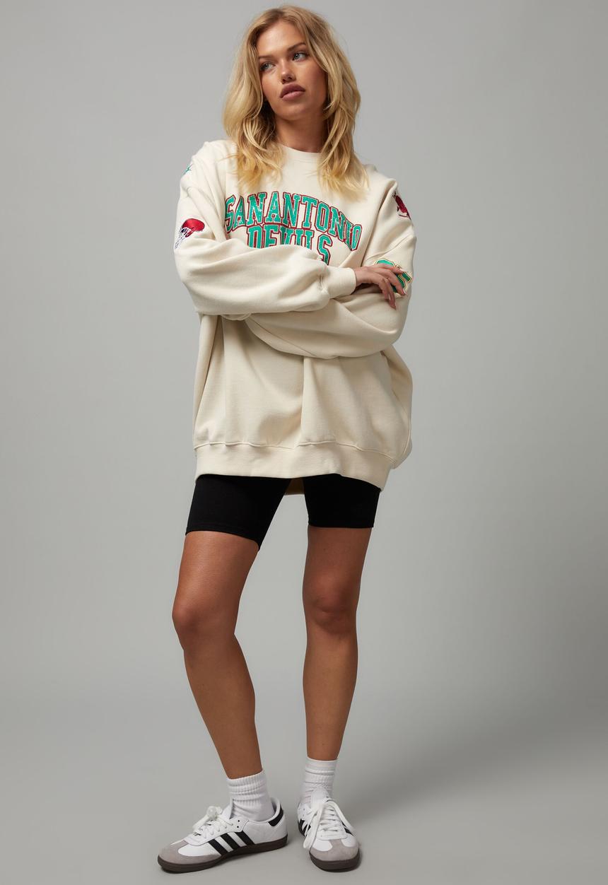 Factorie - Slouchy premium graphic crew - light stone/sanantonio devils