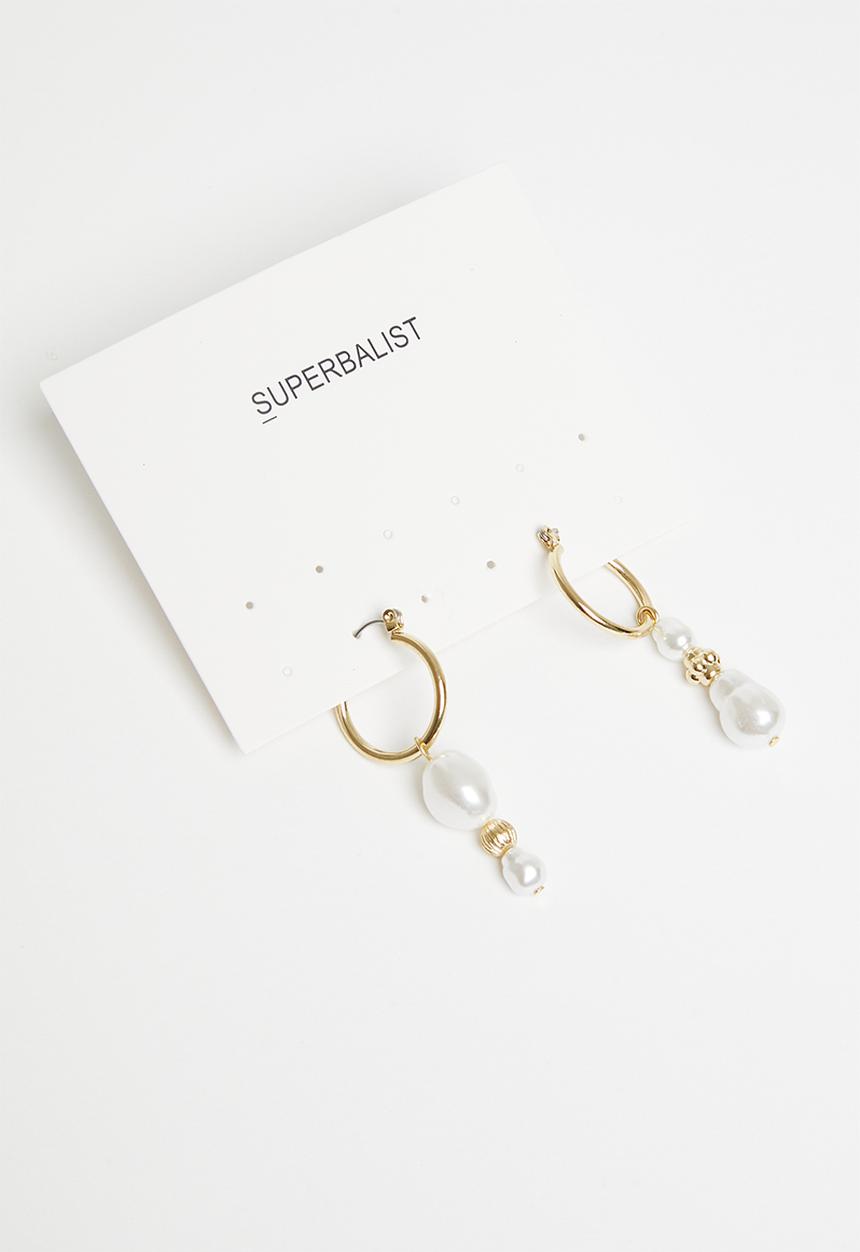 Superbalist - Daisy faux pearl earrings - gold & cream