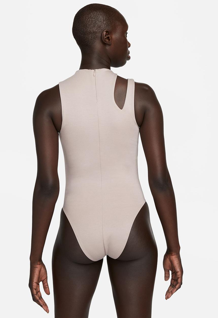 Nike - W nsw essntl bodysuit tank - diffused taupe/white
