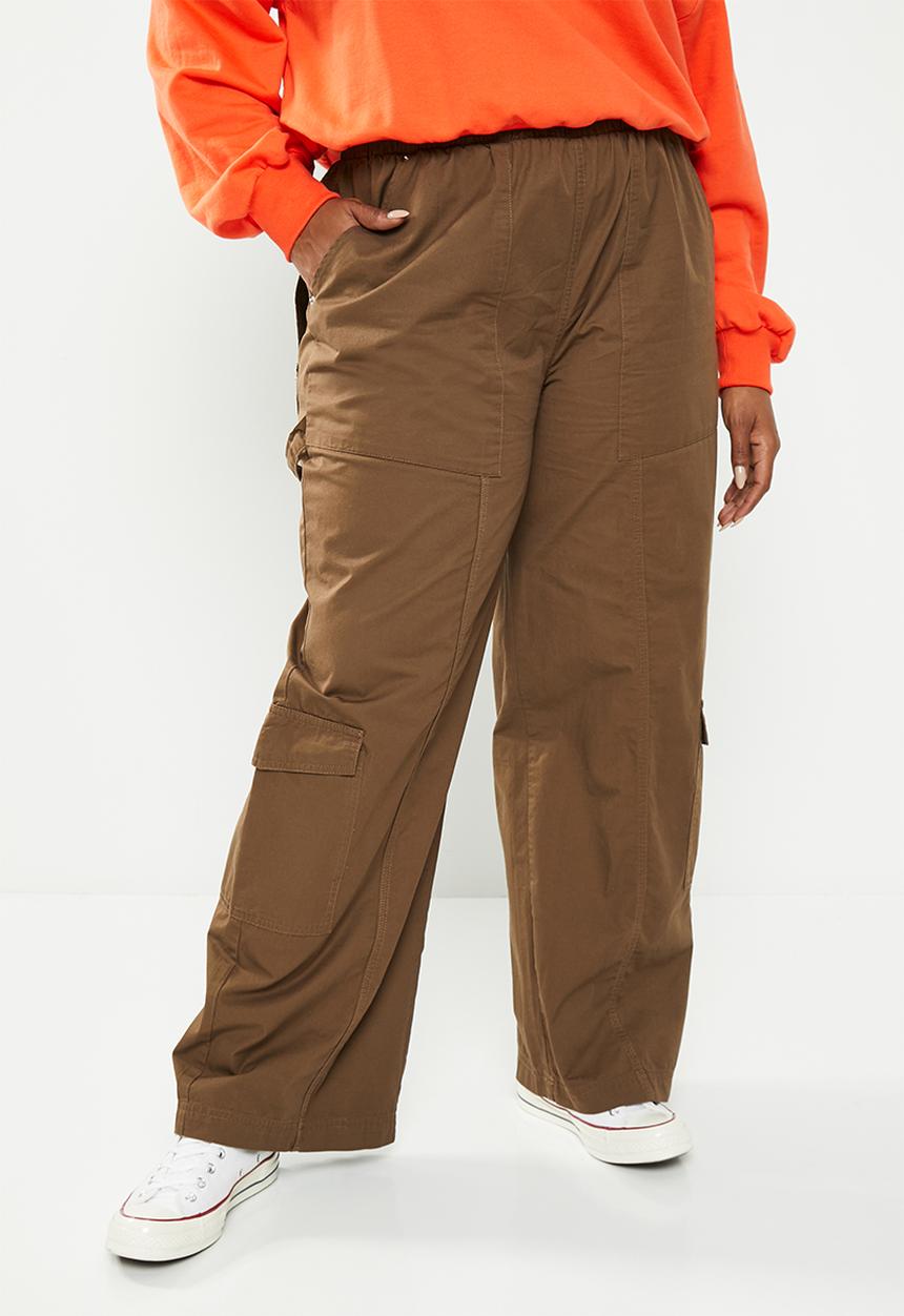 Cotton On - Curve quinn cargo pant - rich brown