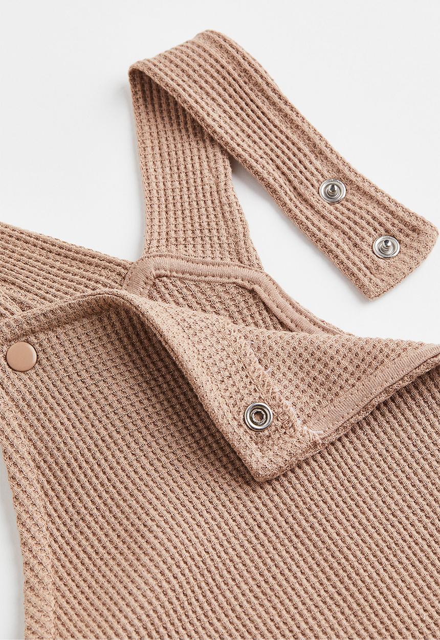 H&M - Waffled dungarees - beige/pink