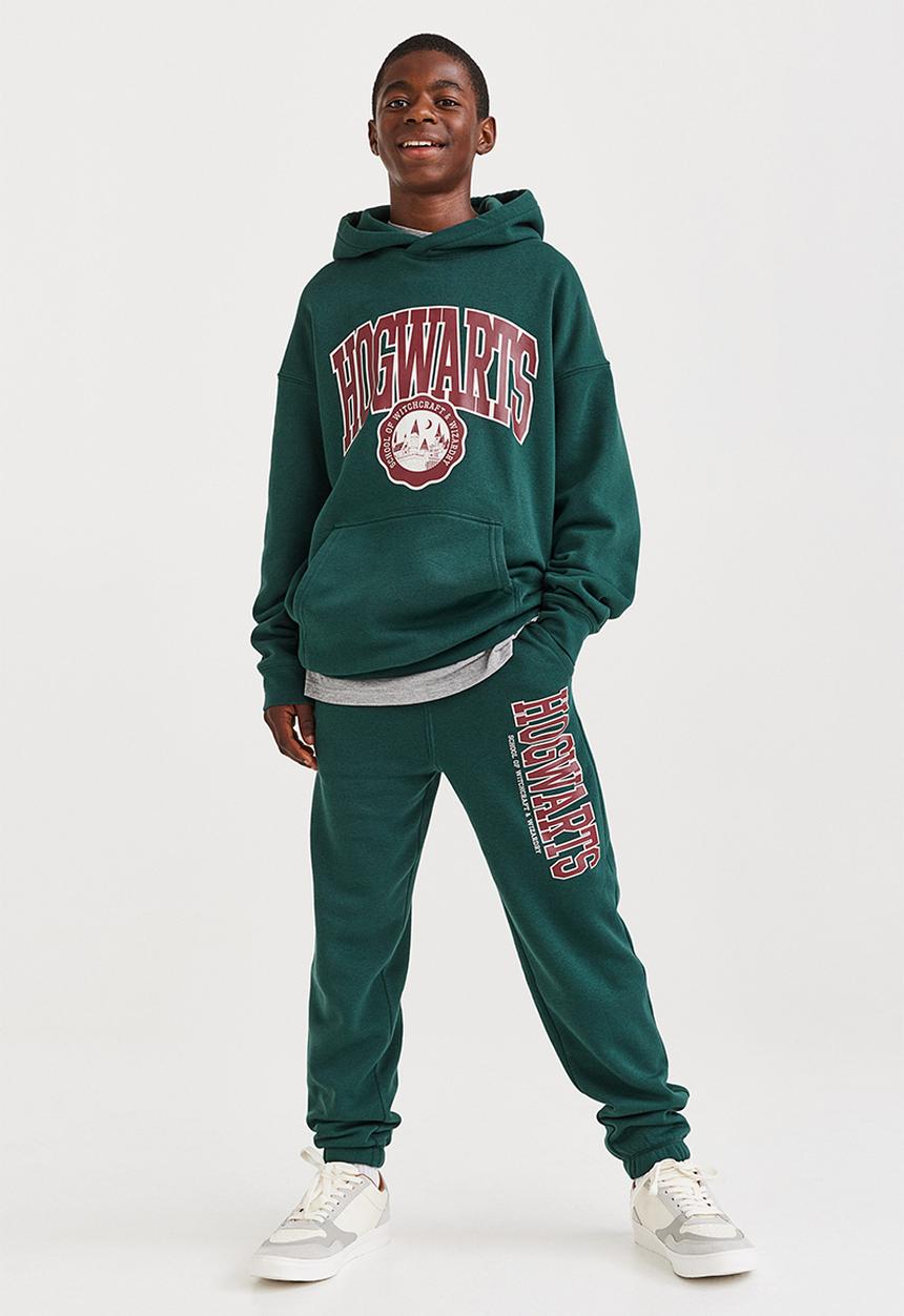 H&M - Printed joggers - dark green/harry potter