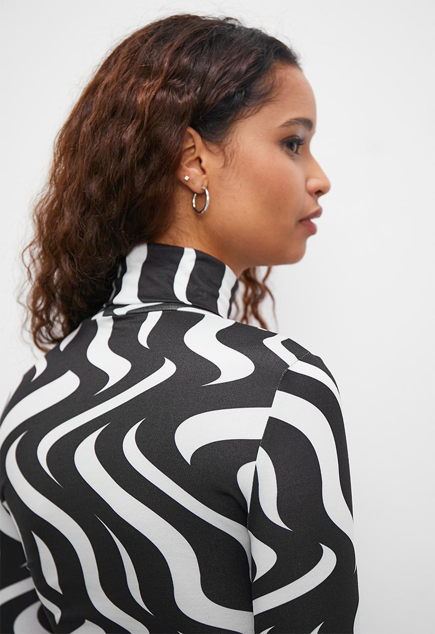Superbalist - Printed poloneck tee - black & white