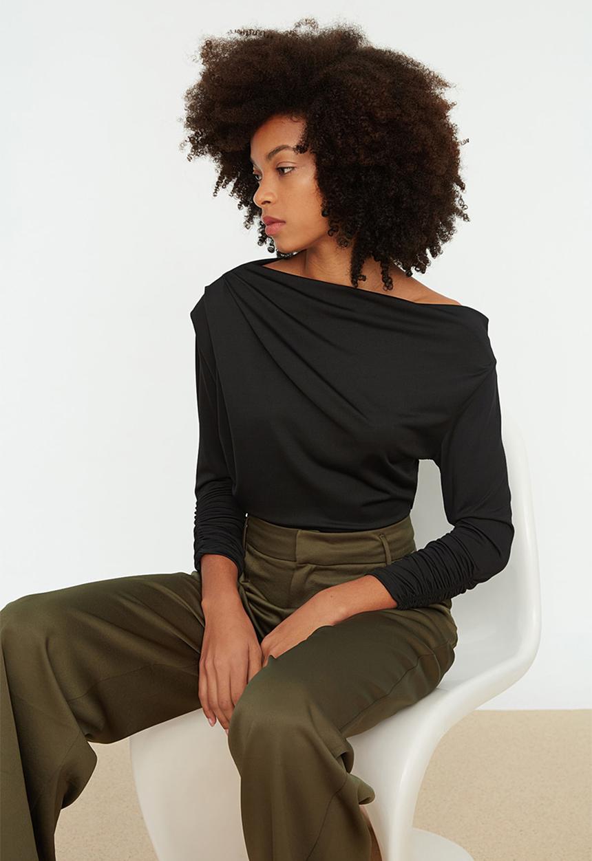 Trendyol - Boat neck flowy knitted blouse - black