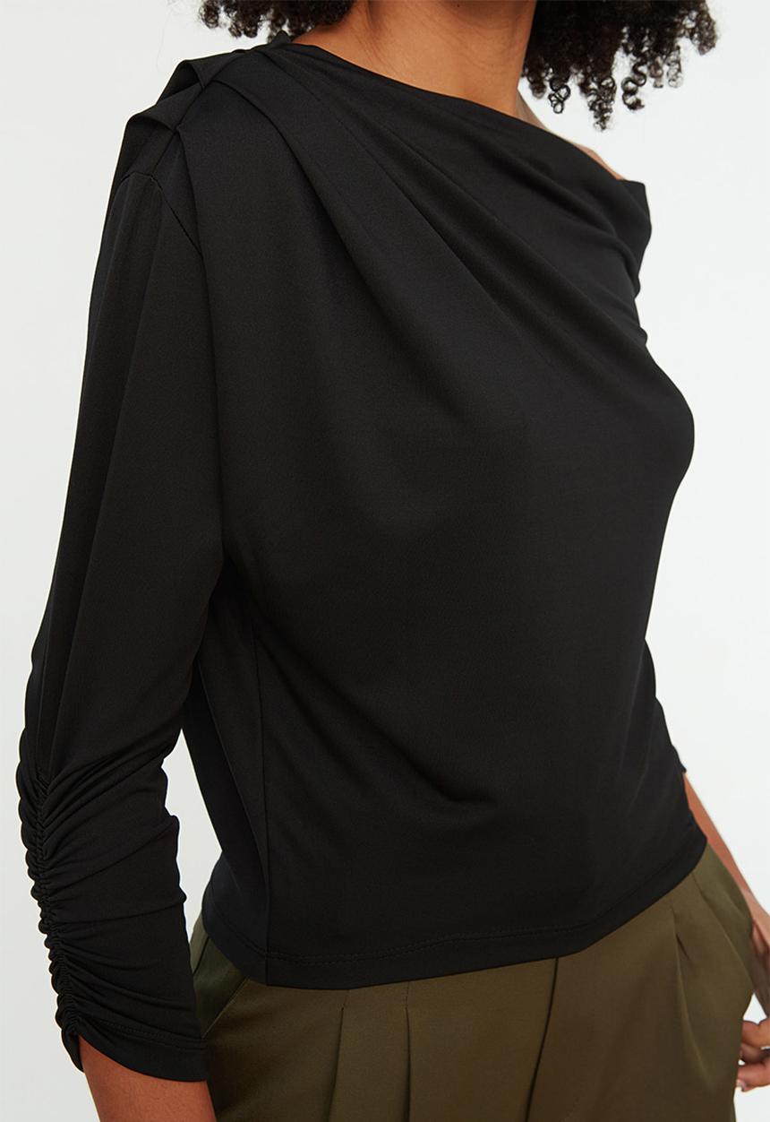 Trendyol - Boat neck flowy knitted blouse - black
