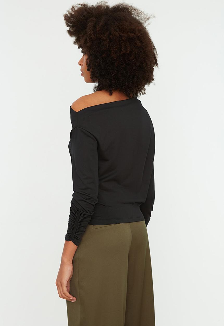 Trendyol - Boat neck flowy knitted blouse - black