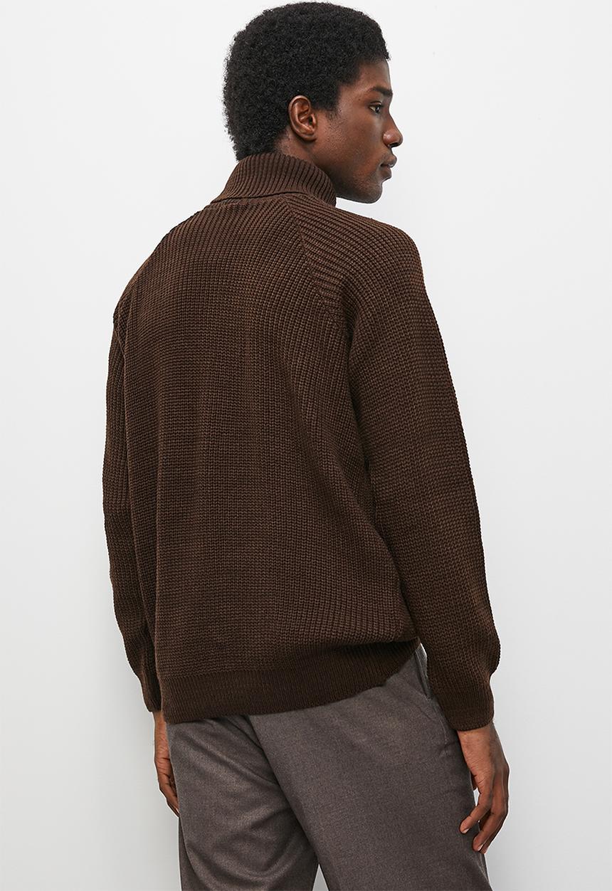Superbalist - Regular fit chunky textured roll neck - brown