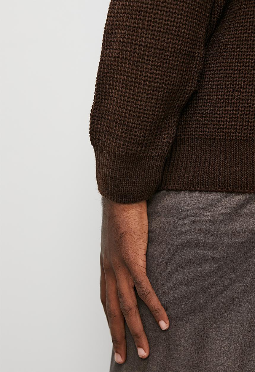 Superbalist - Regular fit chunky textured roll neck - brown