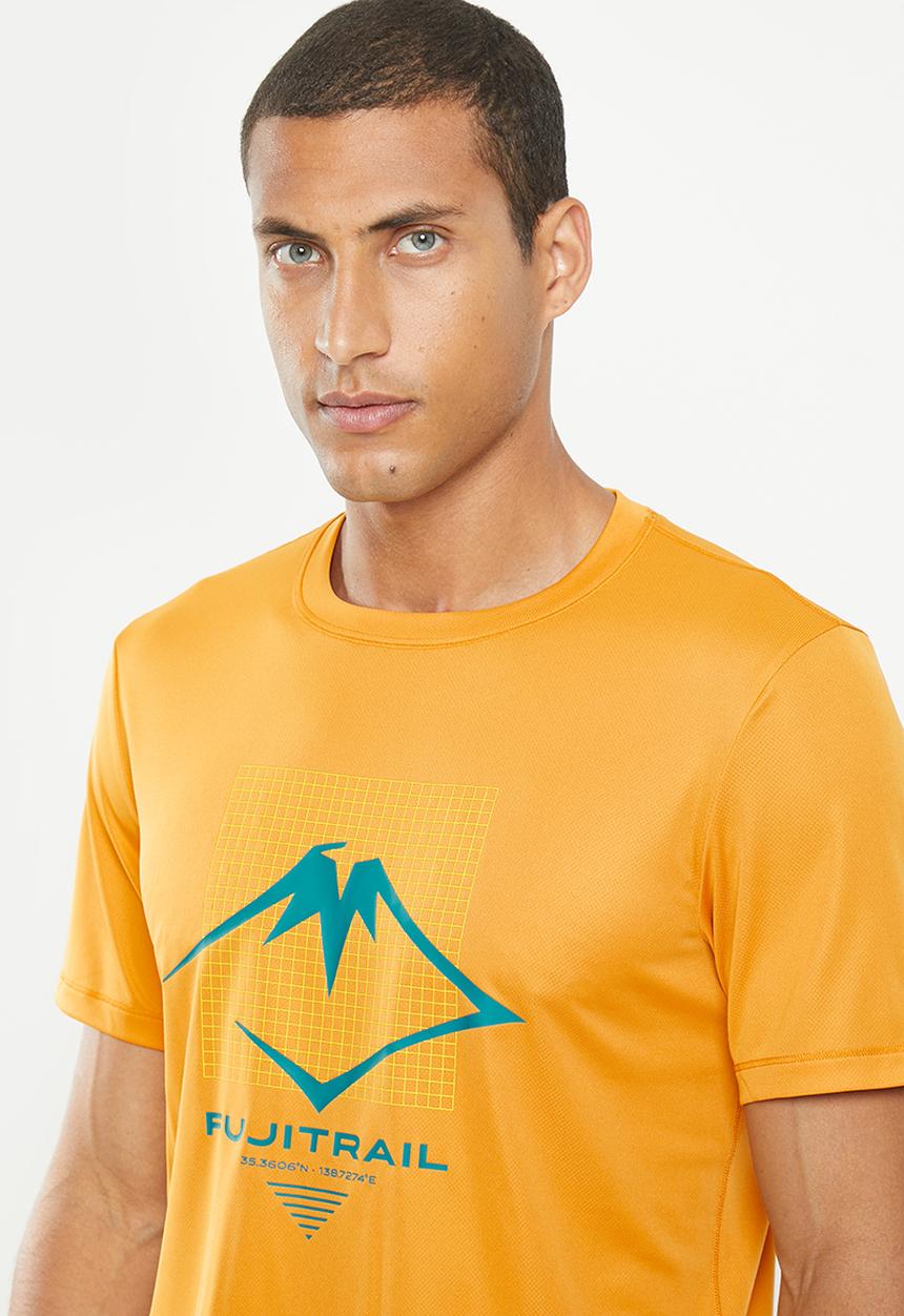 ASICS - Fujitrail logo short sleeve top - sandstorm