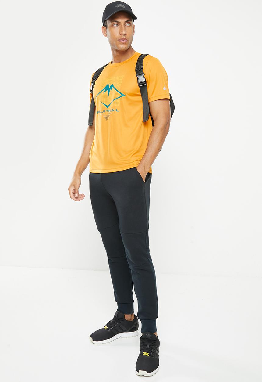 ASICS - Fujitrail logo short sleeve top - sandstorm