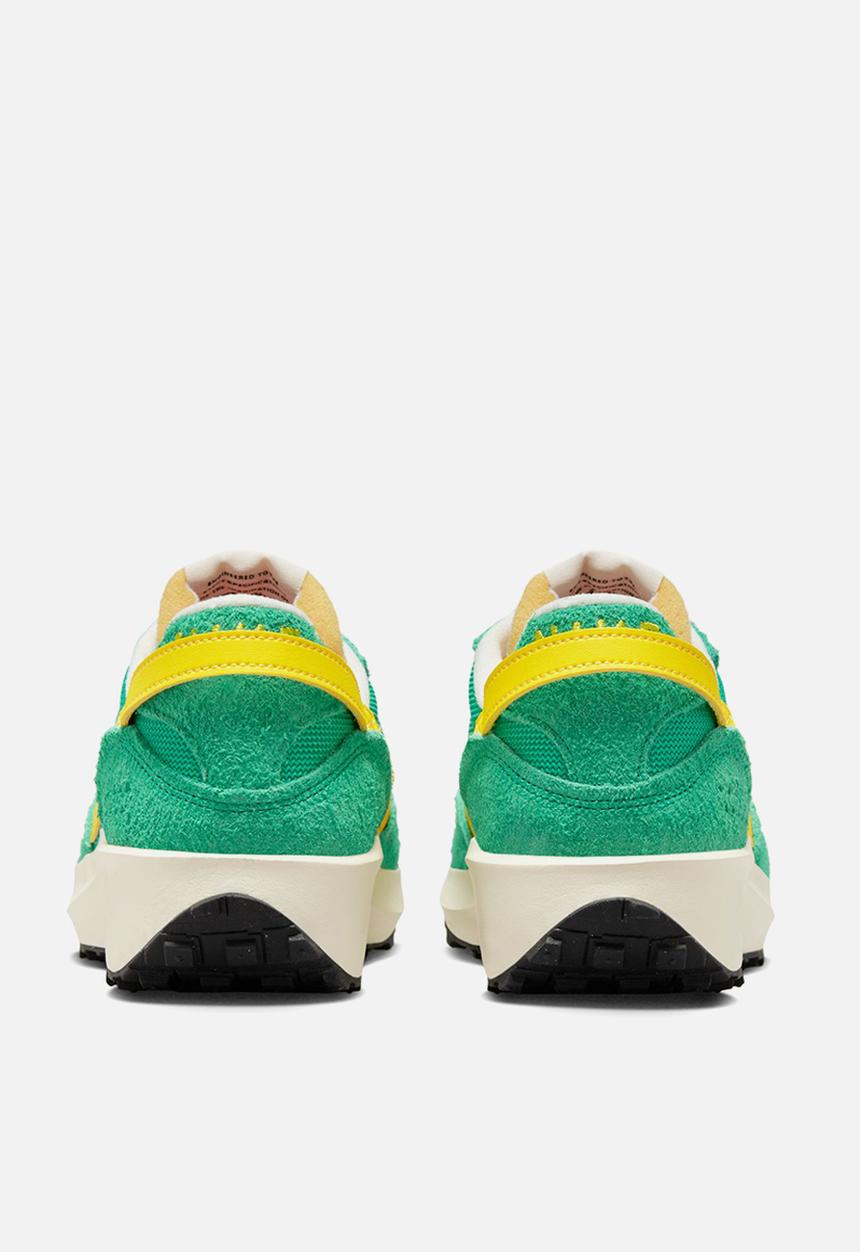 Nike - Waffle Debut
