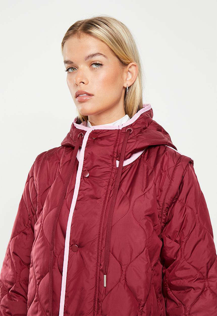 Me&B - Maxi puffer with detachable sleeves - burgundy & pink