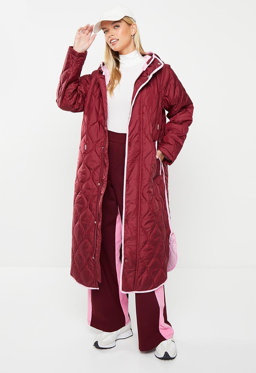 Me&B - Maxi puffer with detachable sleeves - burgundy & pink