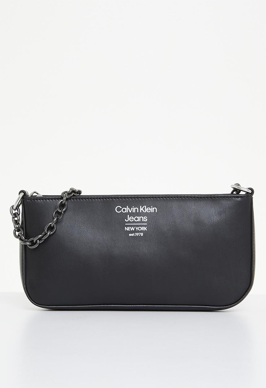 Calvin Klein - Sculpted shoulder po - black