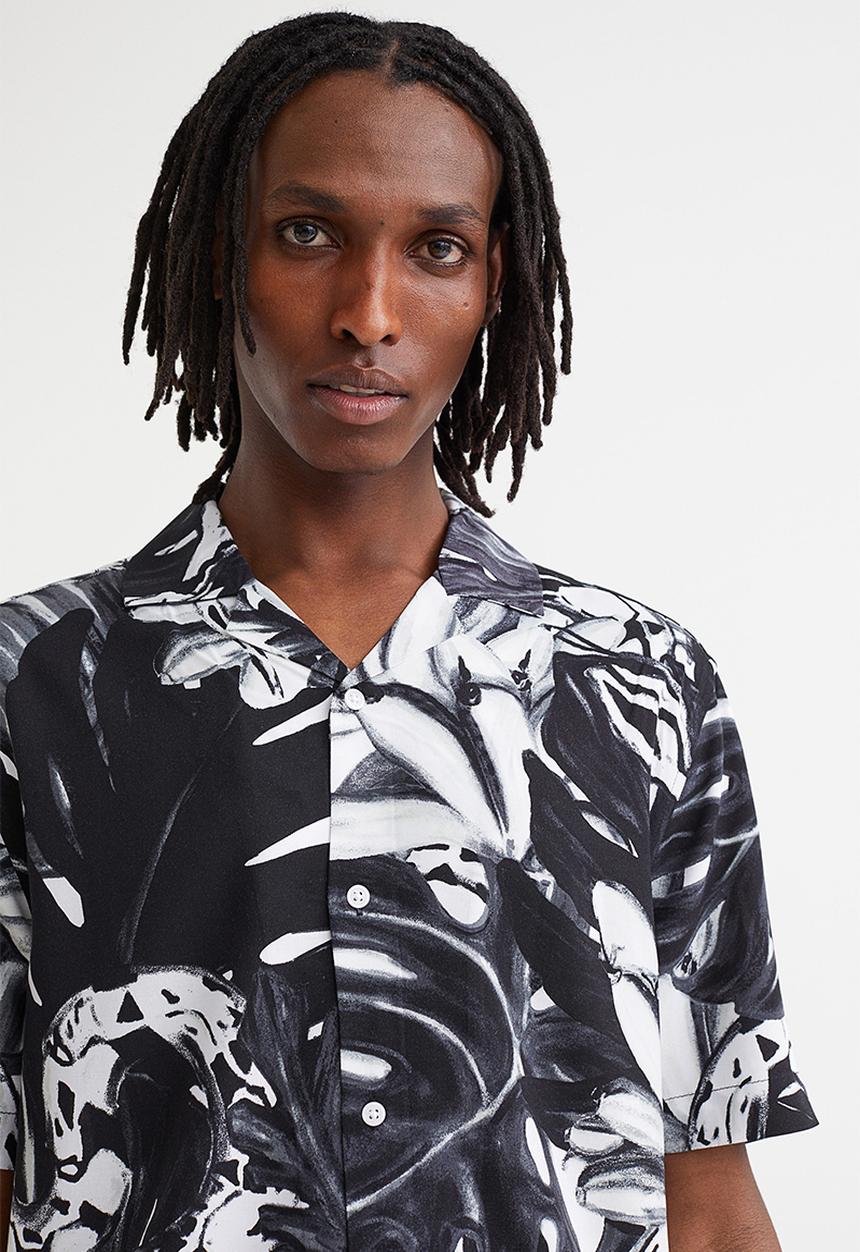 H&M - Relaxed fit patterned resort shirt - black/patterned