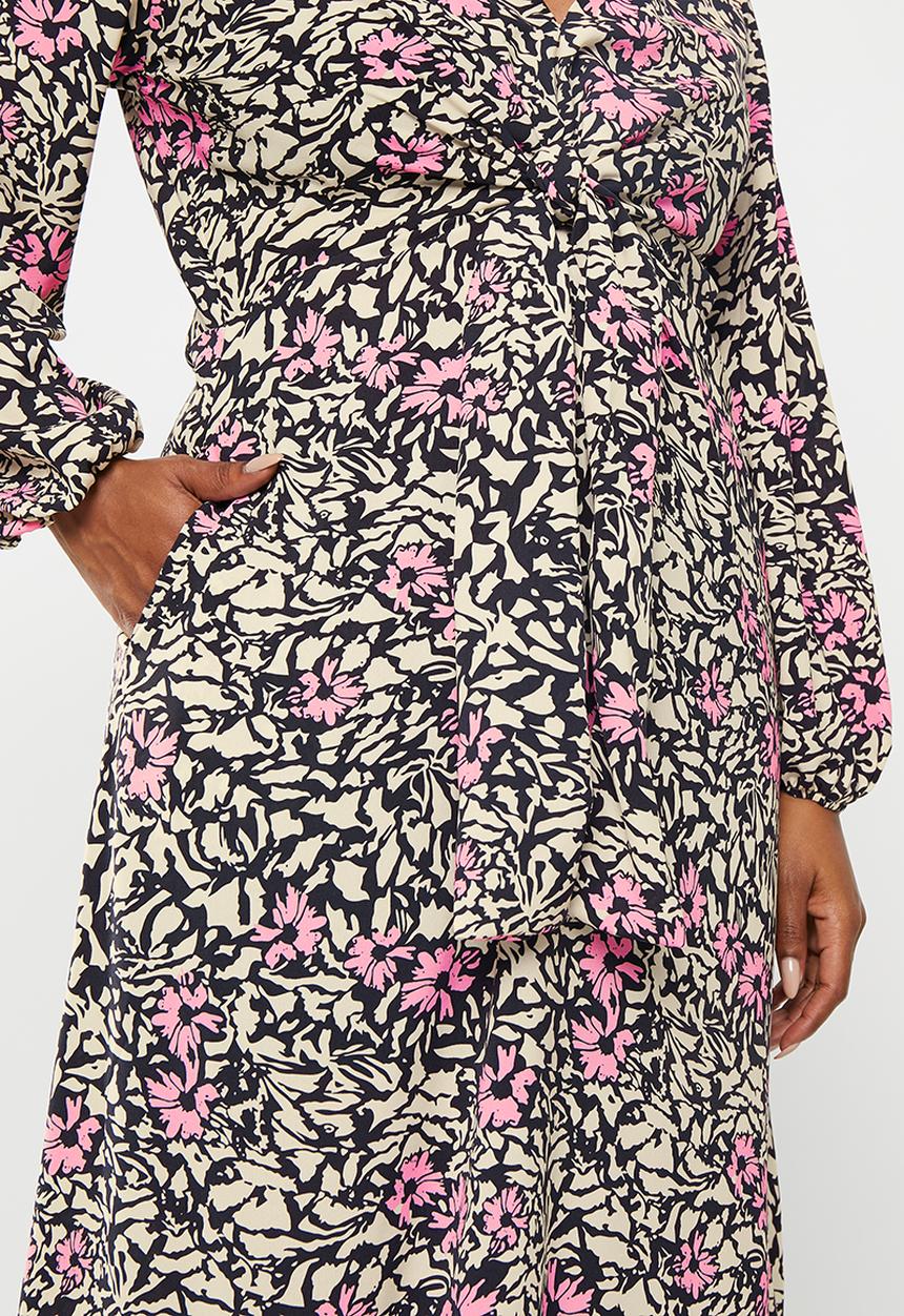 Me&B - Plus Tie Front Midi Dress  - black & white floral