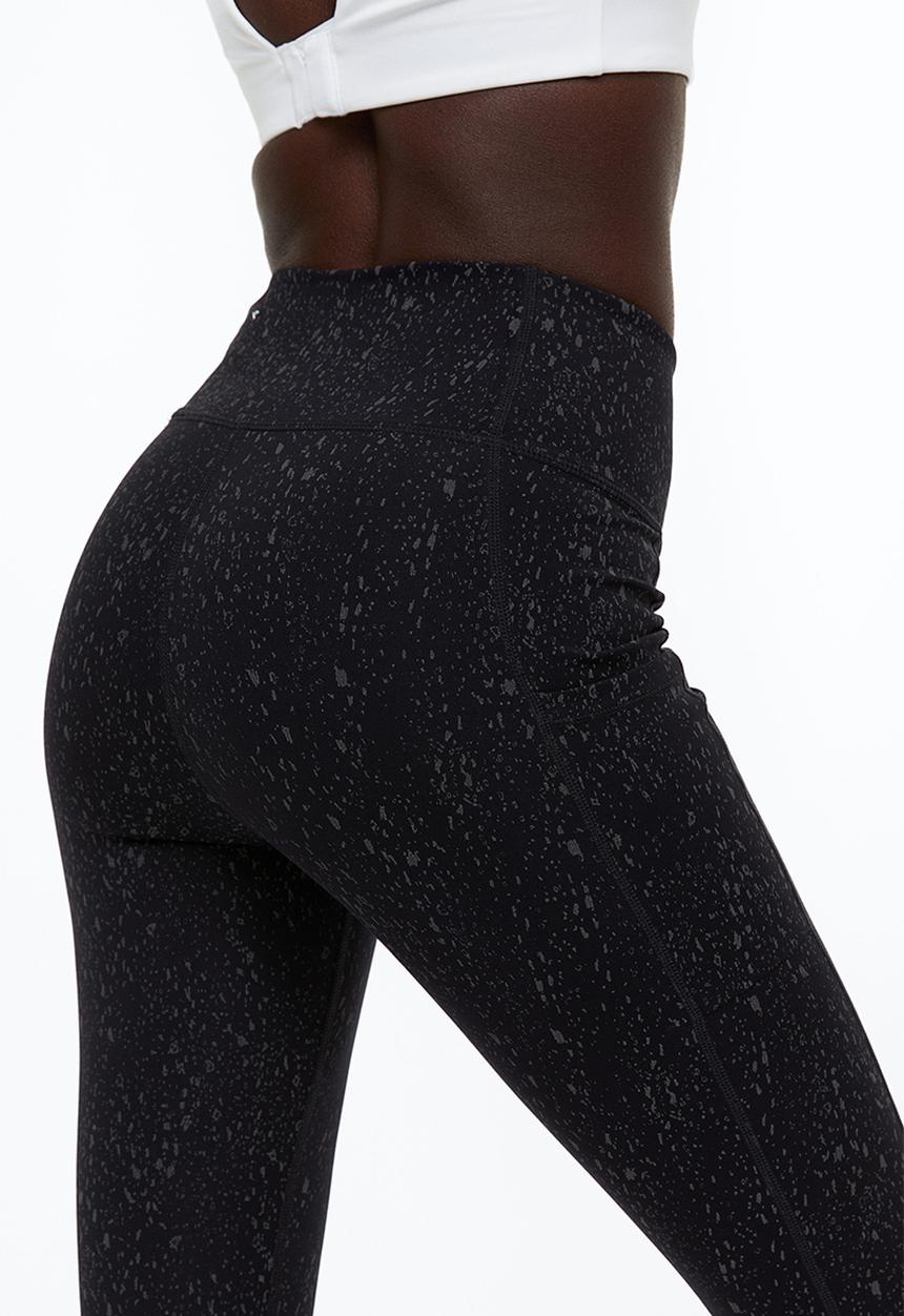 H&M - Reflective running tights - black/patterned