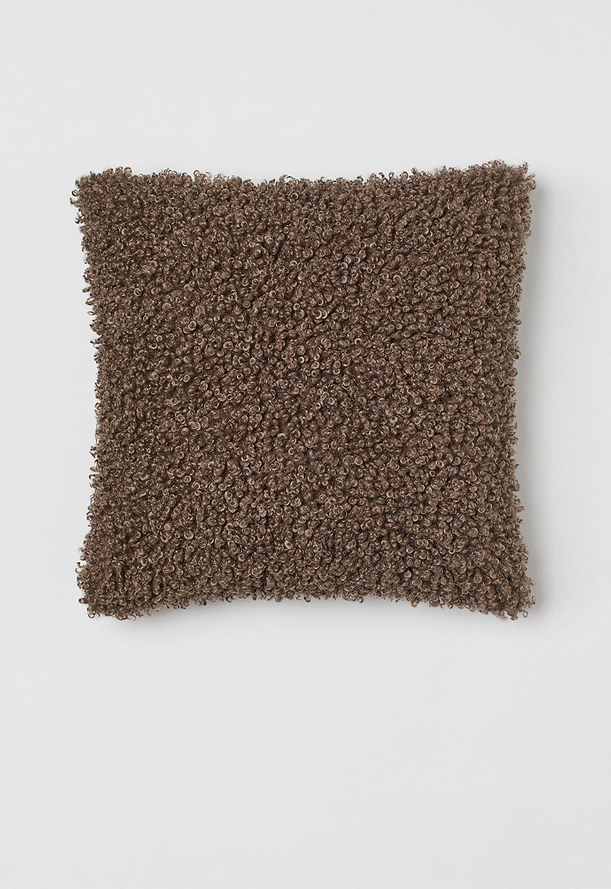 H&M - Faux fur cushion cover - dark mole