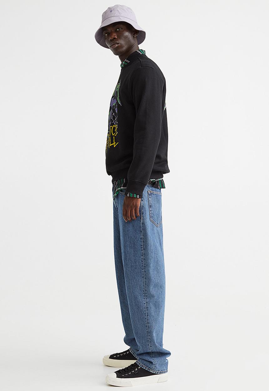 H&M - Regular fit printed sweatshirt - black/metallica