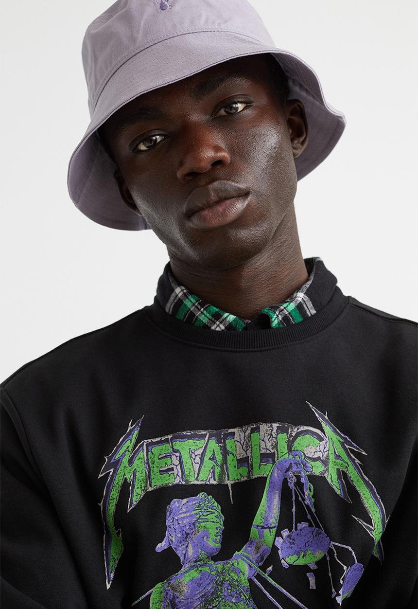 H&M - Regular fit printed sweatshirt - black/metallica